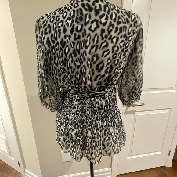 Animal print blouse with elasticized waist and sash - Picture 4 of 5